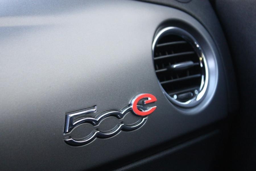  Fiat 500e 2013 года  (фото 81 из 141)